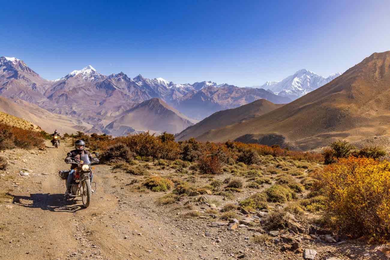 Motorcyclists-in-Nepal Old bridge alley in Lijiang