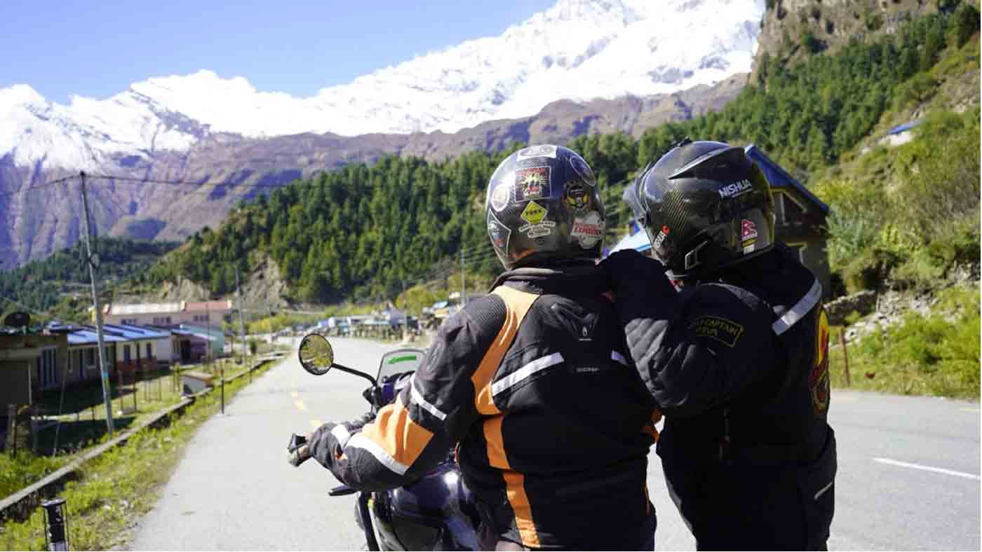 View-of-snow-covered-mountains-in-Nepal Yangtze river with blue water