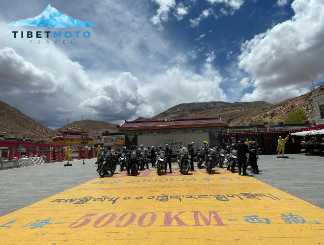 Group photo in Tibet at a viewing platform at 5,000 meters.